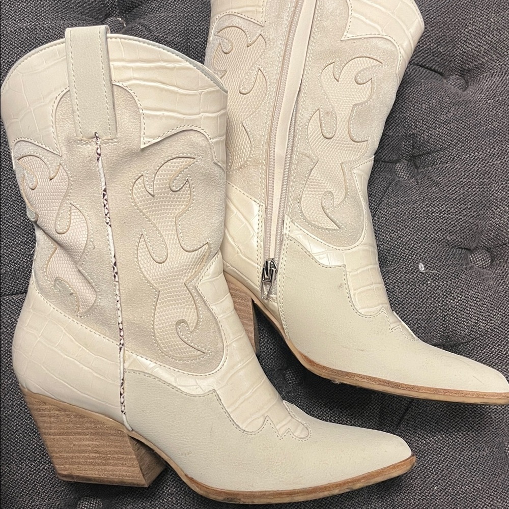 Dolce Vita Cream Ankle Booties - Picture 7 of 10